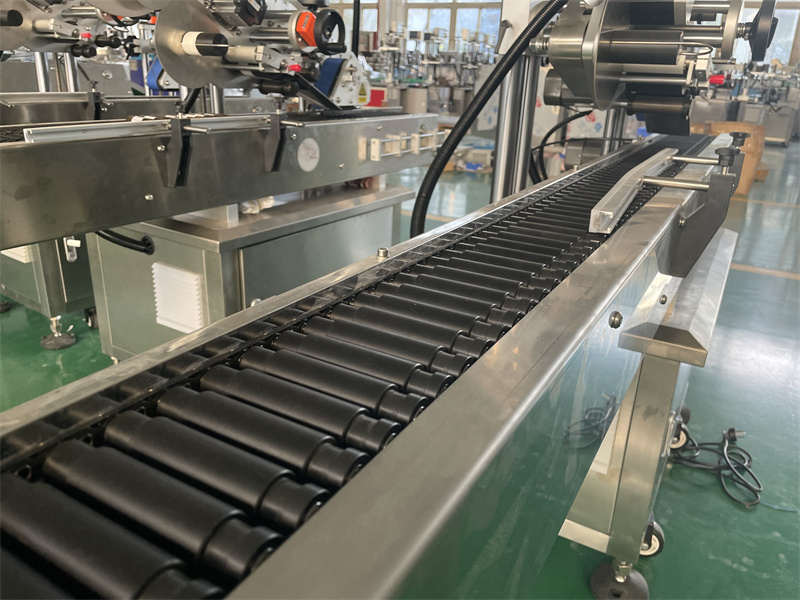 Roller conveyor belt